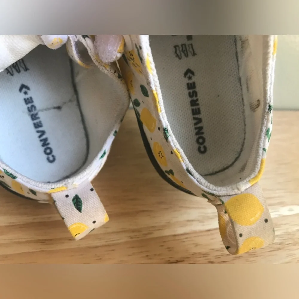 Converse Kids Lemon Print Sneakers Velcro Straps Size: US Toddler 5C EUR 21